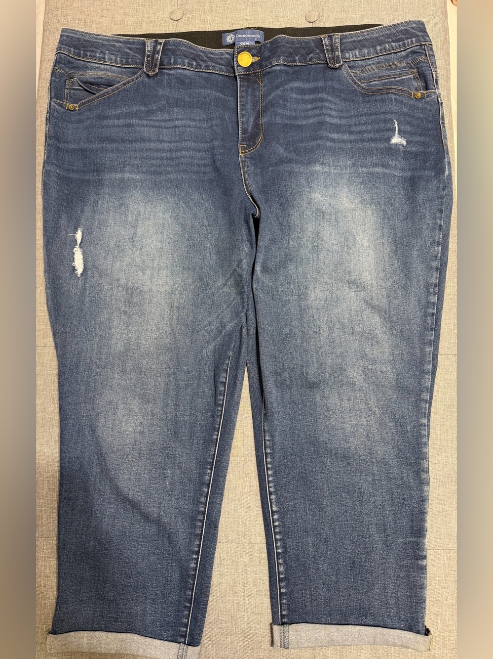 Democracy Women's Faded Blue Straight crop Jeans